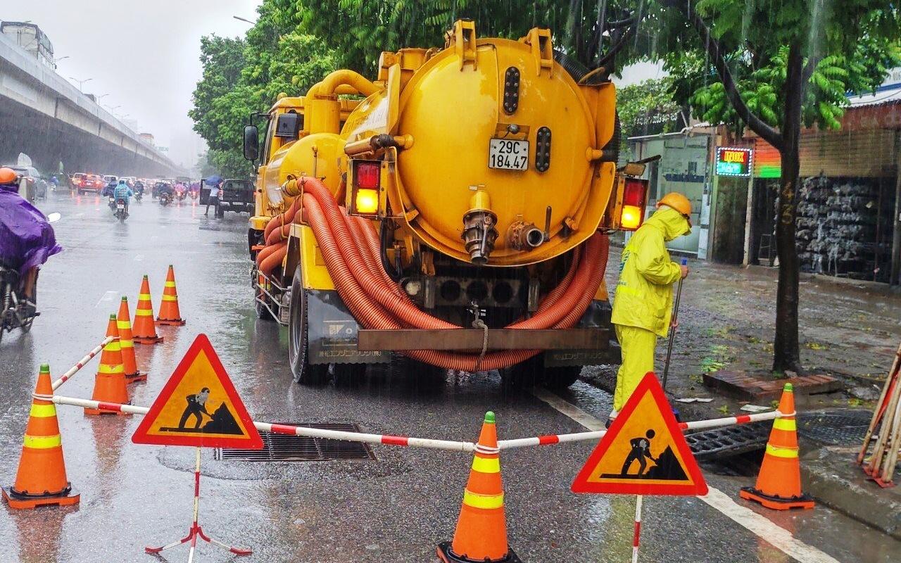 Hà Nội chống úng ngập mùa mưa: Đâu là giải pháp?