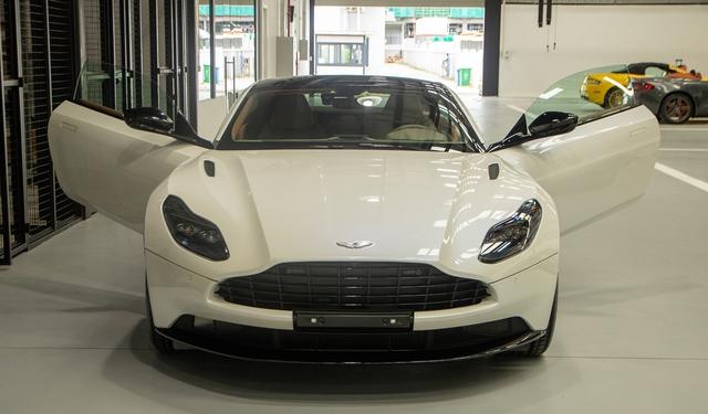 Aston Martin DB11 màu độc nhất Việt Nam về garage trăm tỷ quen thuộc, mở khả năng tham dự hành trình siêu xe tới đây  - Ảnh 6.