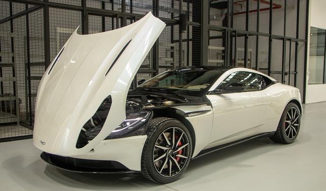 Aston Martin DB11 màu độc nhất Việt Nam về garage trăm tỷ quen thuộc, mở khả năng tham dự hành trình siêu xe tới đây  - Ảnh 5.