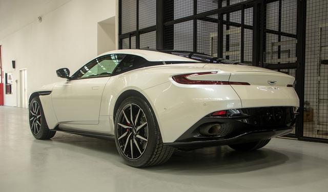 Aston Martin DB11 màu độc nhất Việt Nam về garage trăm tỷ quen thuộc, mở khả năng tham dự hành trình siêu xe tới đây  - Ảnh 4.