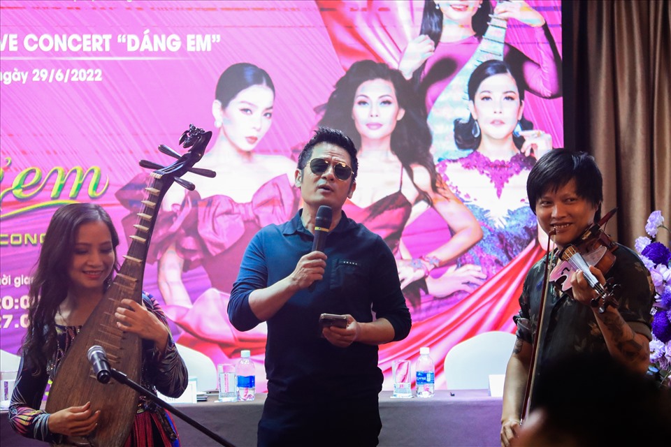 Khi được hỏi về việc liệu anh sẽ thể hiện trọn vẹn bài dân ca này ở live concert Dáng Em hay không, Bằng Kiều chia sẻ vẫn bỏ ngỏ khả năng này và đang làm việc với ê kíp chương trình.