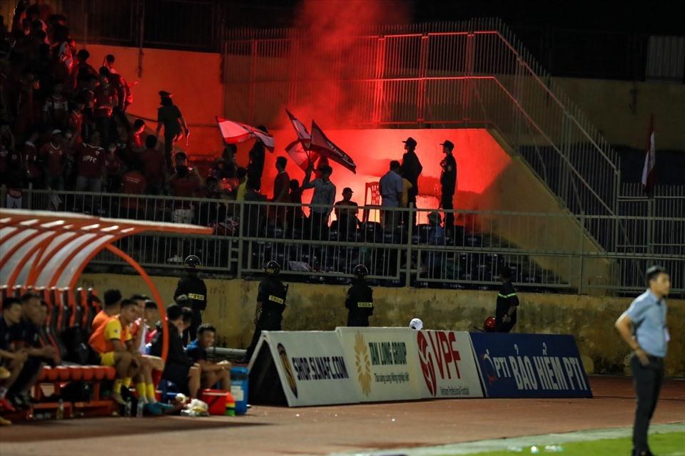 “Buồn chuyện ý thức…”