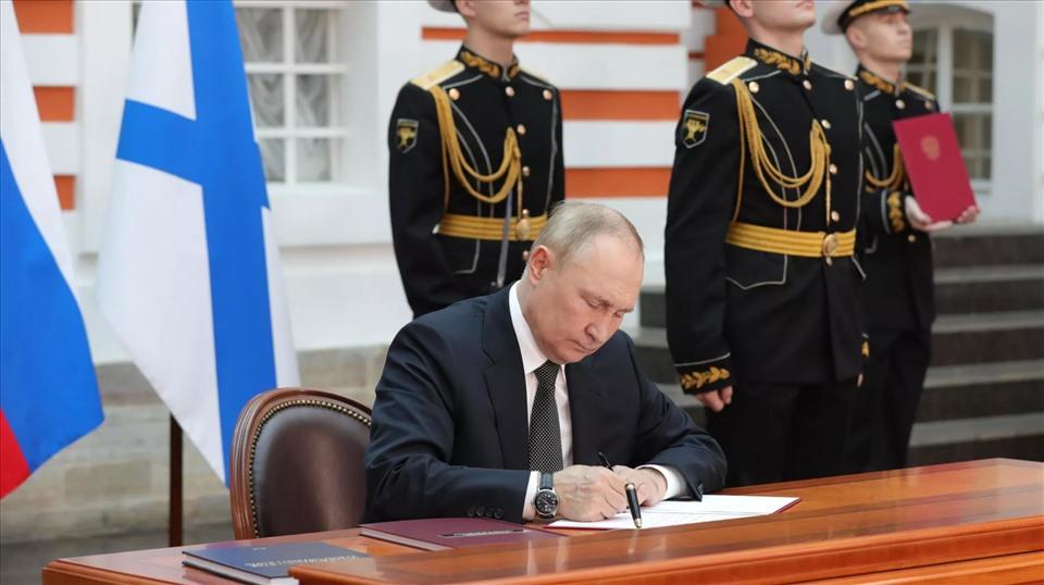 Giữa chiến sự Ukraina, ông Putin ký Học thuyết Hải quân Nga mới