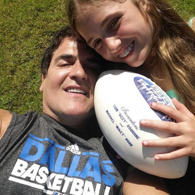 Cách tỷ phú Mark Cuban dạy con sống giản dị, không phô trương - Ảnh 2. Cách tỷ phú Mark Cuban dạy con sống giản dị, không phô trương - Ảnh 2.
