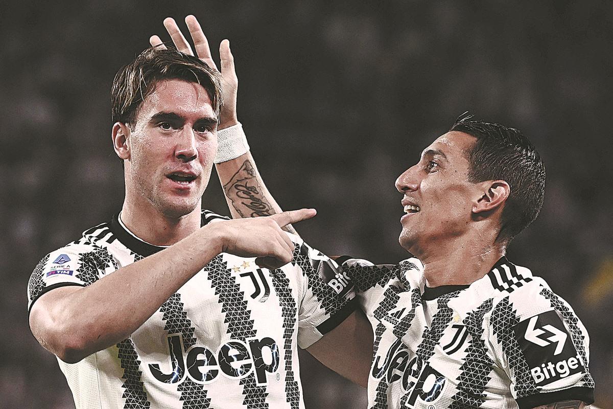 Vlahovic và Di Maria thi đấu ăn ý trong màu áo Juventus. Ảnh: AFP