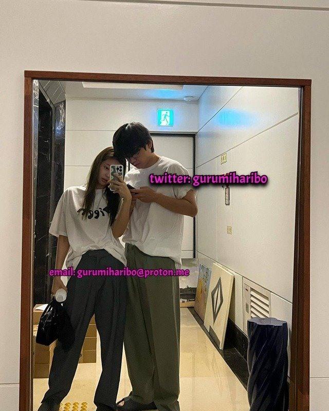 Được biết, hình ảnh Jennie (Blackpink) và V (BTS) chụp hình tại nhà riêng của nam thần tượng bị lộ ra bởi một người bạn của Jennie. Ảnh: Twitter