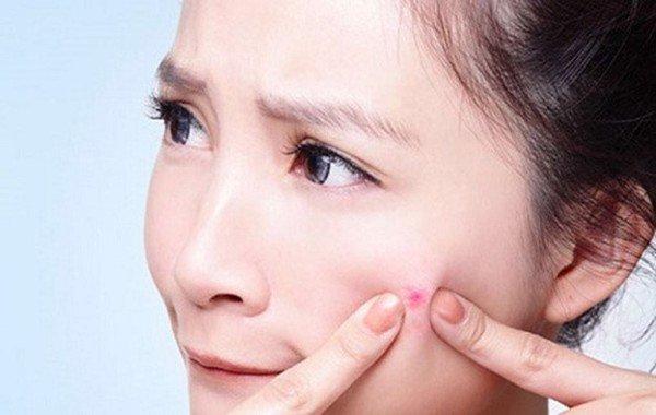 5 thói quen xấu khiến khuôn mặt bạn 'xuống cấp' nhanh chóng - Ảnh 1.