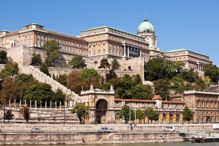 buda-castle-budapest.jpg buda-castle-budapest.jpg