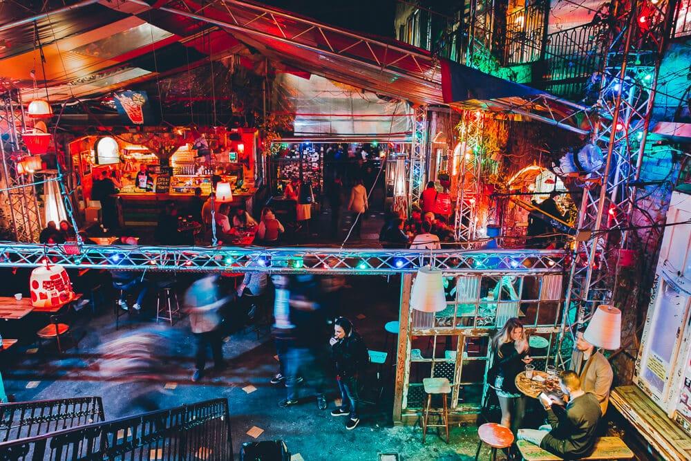 Szimpla-Kert-Budapest-2-2.jpg Szimpla-Kert-Budapest-2-2.jpg