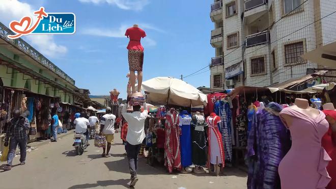 Theo chân chủ kênh Lại Ngứa Chân khám phá thành phố lớn nhất Cameroon - Ảnh 7.