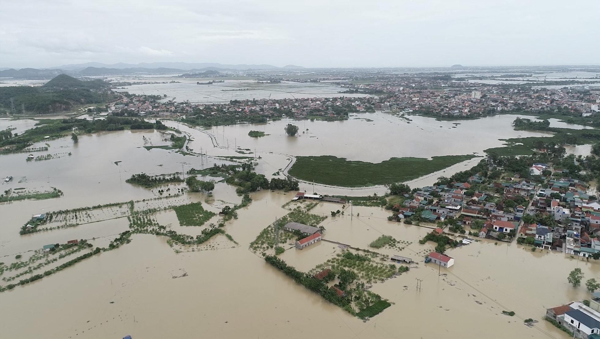 Nghệ An: Mưa lũ làm 6 người chết và mất tích, hơn 8.100 nhà bị ngập