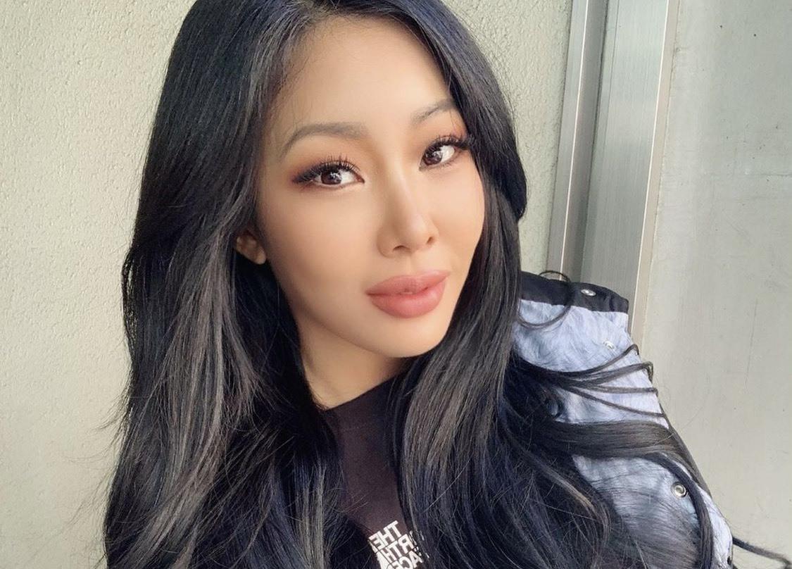 Rapper Jessi tố bị công ty quản lý ngược đãi