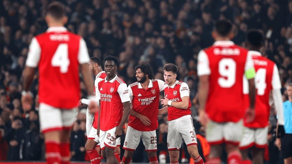 Arsenal giành ngôi đầu bảng tại Europa League