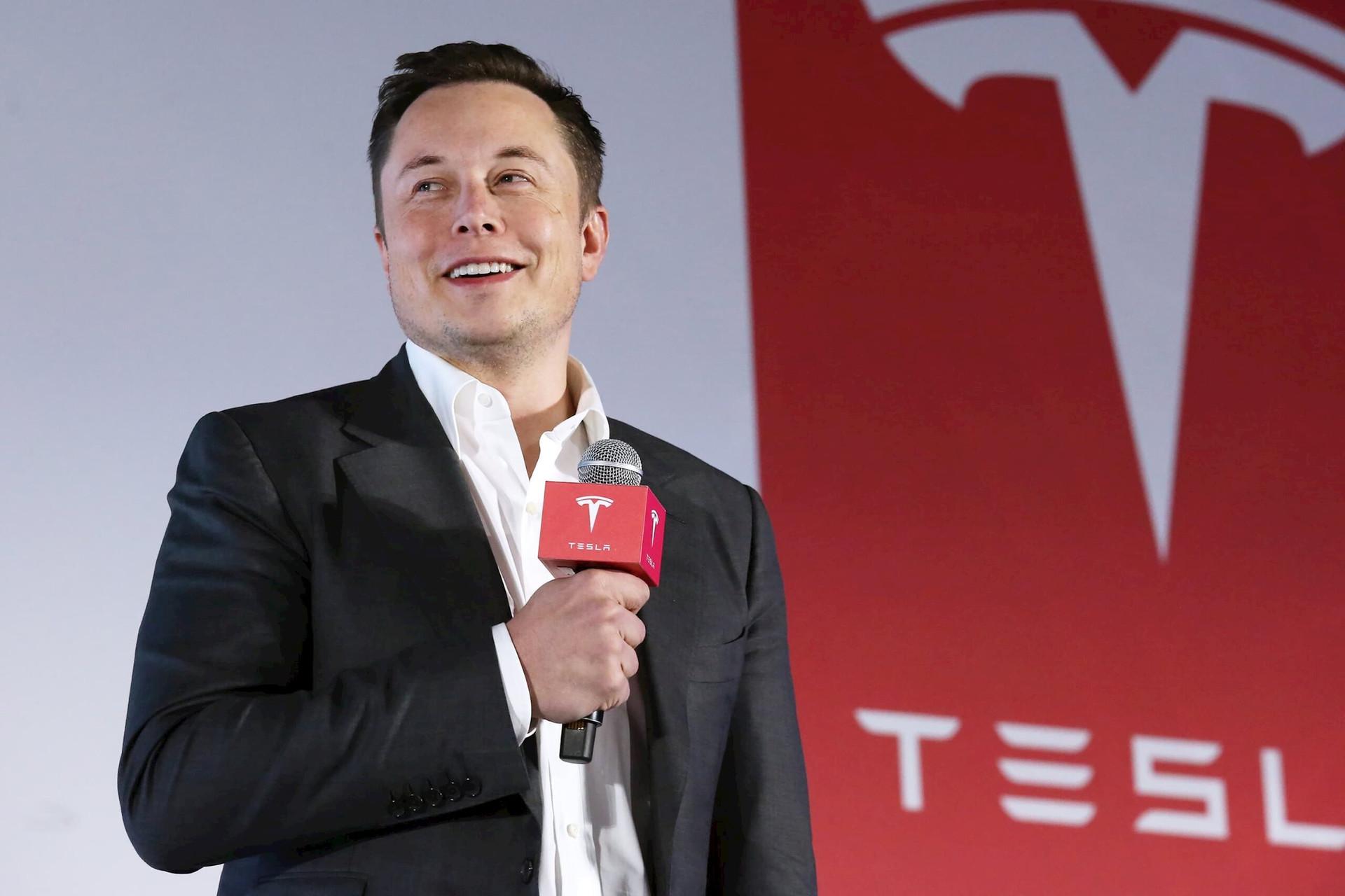 Biết mười mươi pin lỗi, có thể gây cháy nổ, Tesla vẫn tìm mọi cách để xe xuất xưởng càng nhiều càng tốt? - Ảnh 6. 20221104-elon-musk-tesla-co-tiem-nang-vuot-apple-va-saudi-aramco-ve-gia-tri-1-scaled.jpg