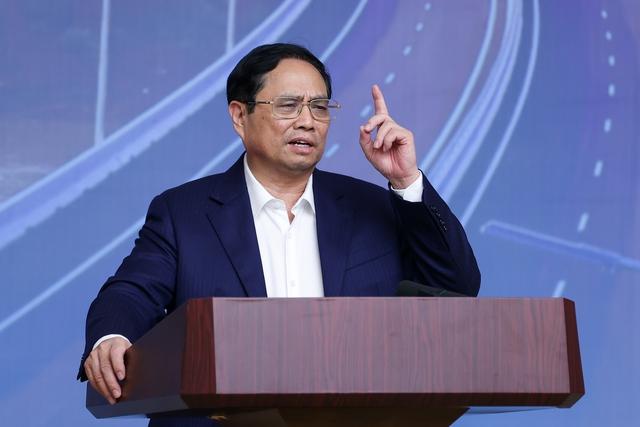 Thủ tướng: Phải  đổi mới tư duy, cách tiếp cận, cách làm, cách ứng xử để triển khai các dự án, công trình giao thông - Ảnh 1.
