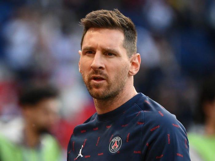 Lionel Messi kiếm hơn 28 nghìn tỷ xuyên suốt sự nghiệp trong và ngoài sân cỏ - Ảnh 2.