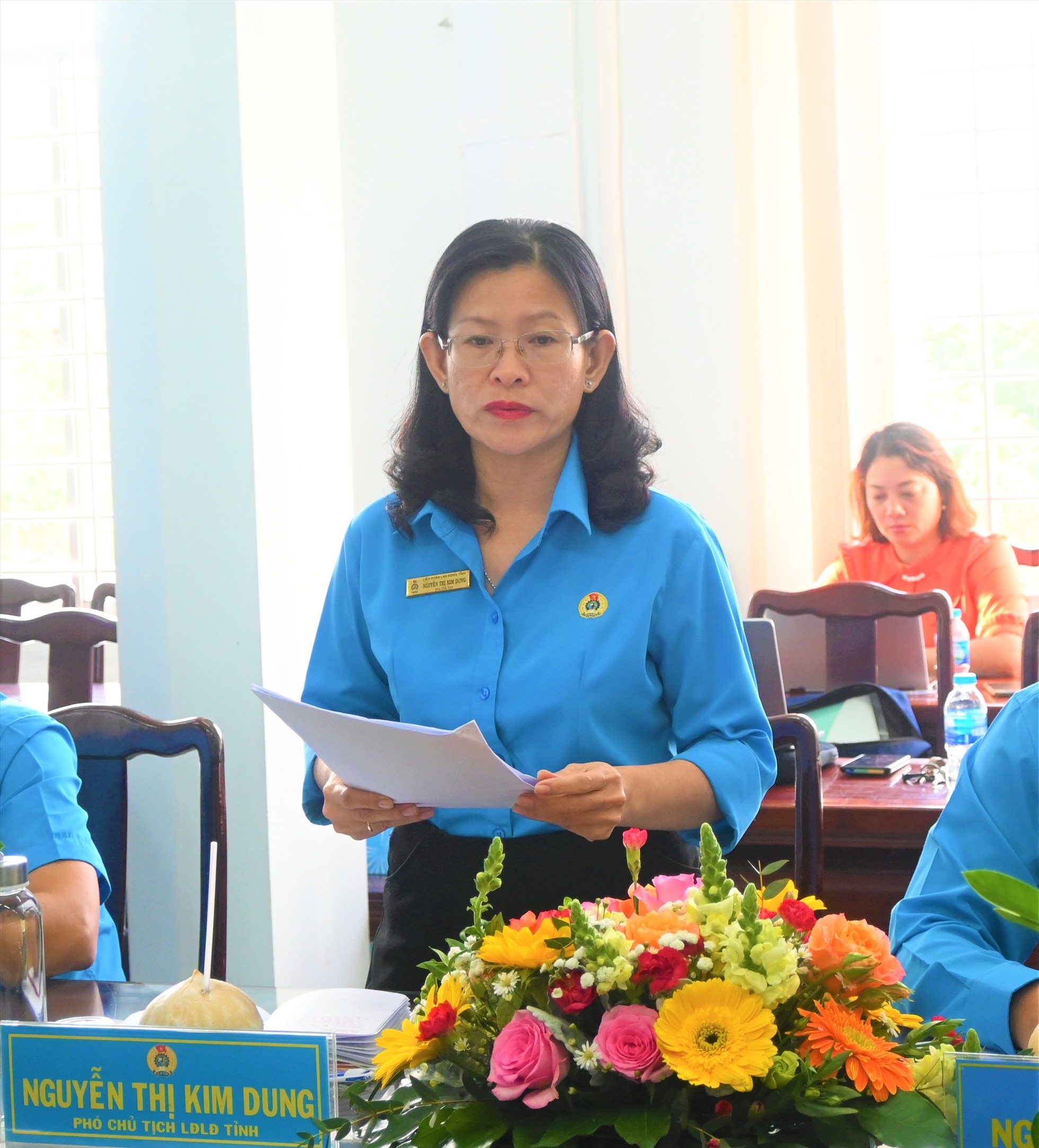 Phó Chủ tịch LĐLĐ tỉnh Bến Tre Nguyễn Thị Kim Dung -  báo cáo về công tác phát triển đoàn viên Công đoàn và thành lập Công đoàn cơ sở,...Ảnh: Thành Nhân