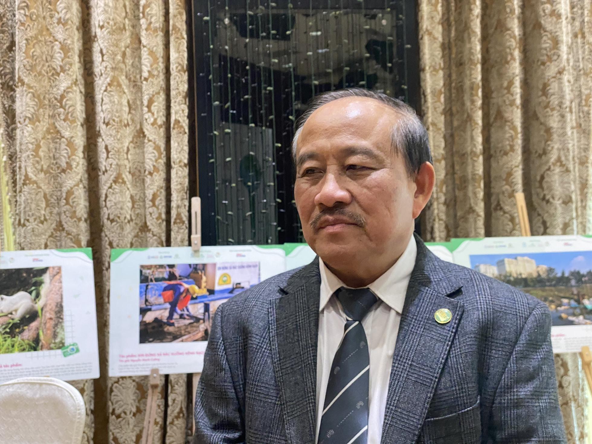 PGS Nguyễn Huy Nga chia sẻ thông tin với phóng viên. Ảnh: Thùy Linh