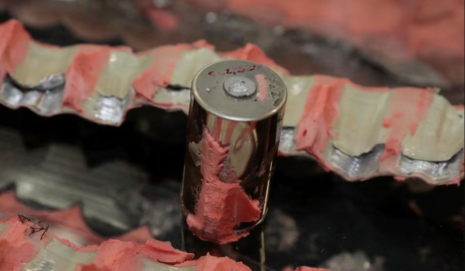 Bí mật của làng xe điện: Gần 50% giá xe nằm ở vật này nhưng chỉ ‘trầy xước’ cũng có thể ‘mất trắng’ cả chiếc ô tô - Ảnh 2.