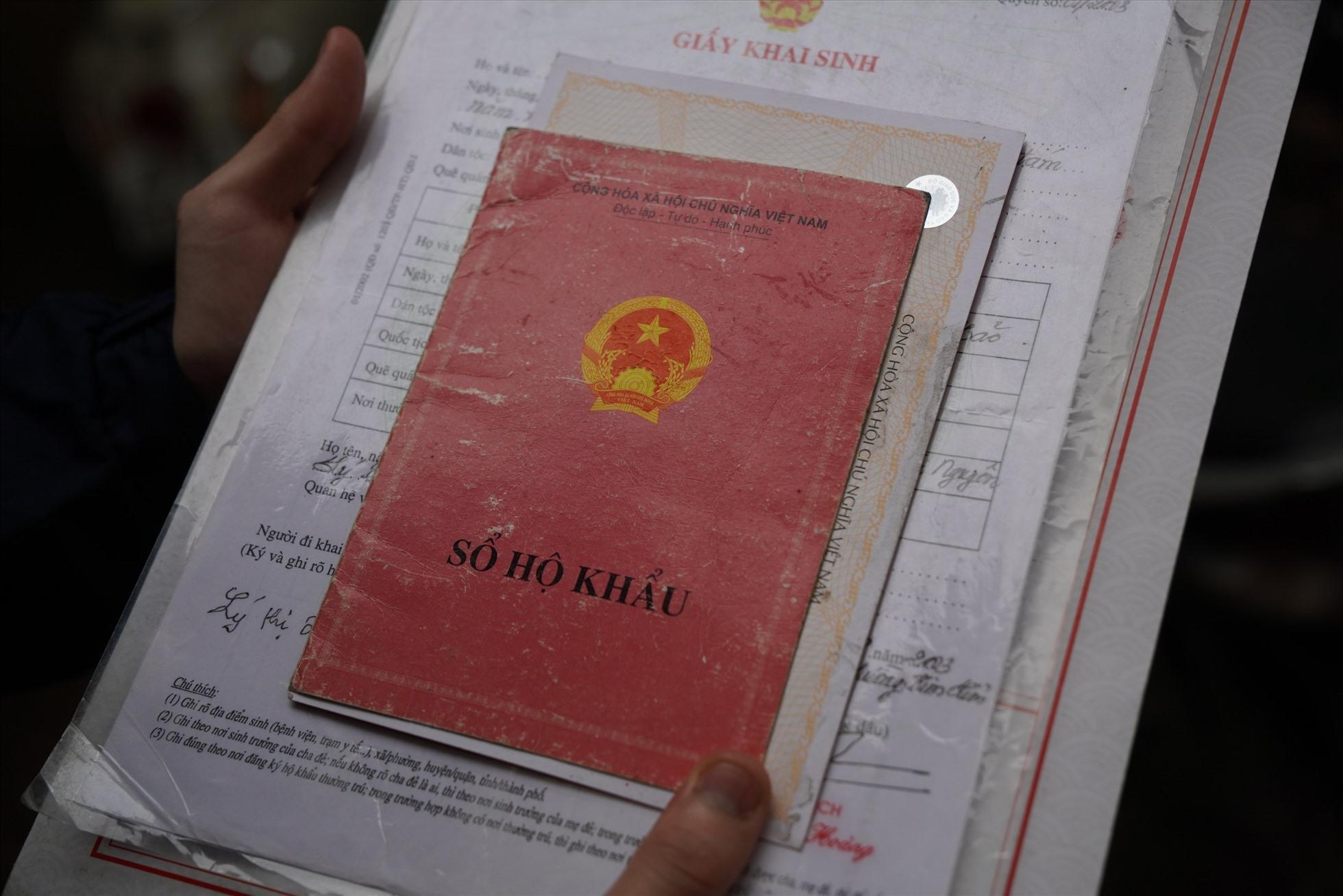 Hà Nội rà soát các quy định liên quan việc nộp, xuất trình sổ hộ khẩu