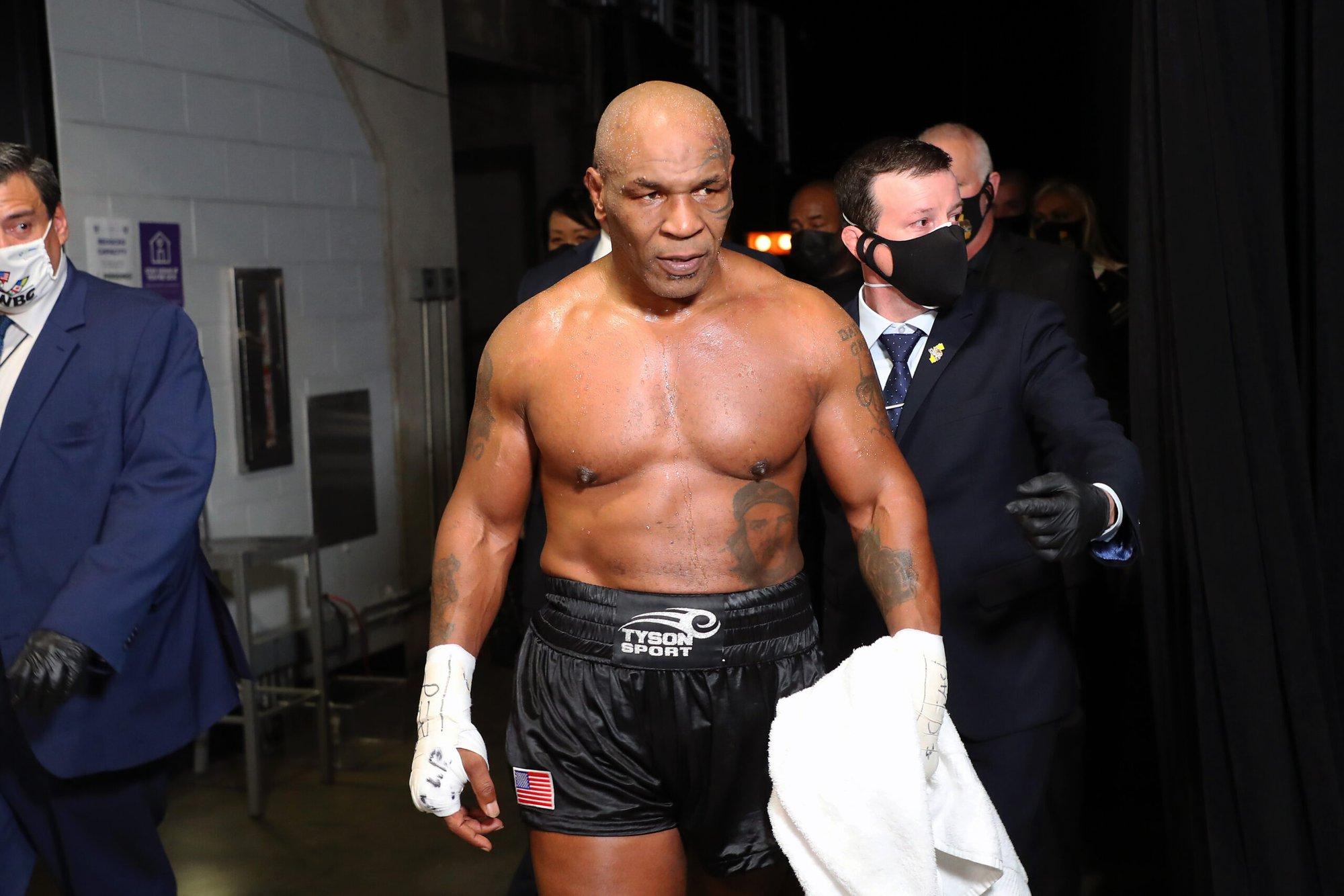 Thói chi tiêu vô tôi vạ khiến Mike Tyson bay sạch 400 triệu USD: Tặng cả siêu xe cho đối thủ từng thắng mình - Ảnh 3.