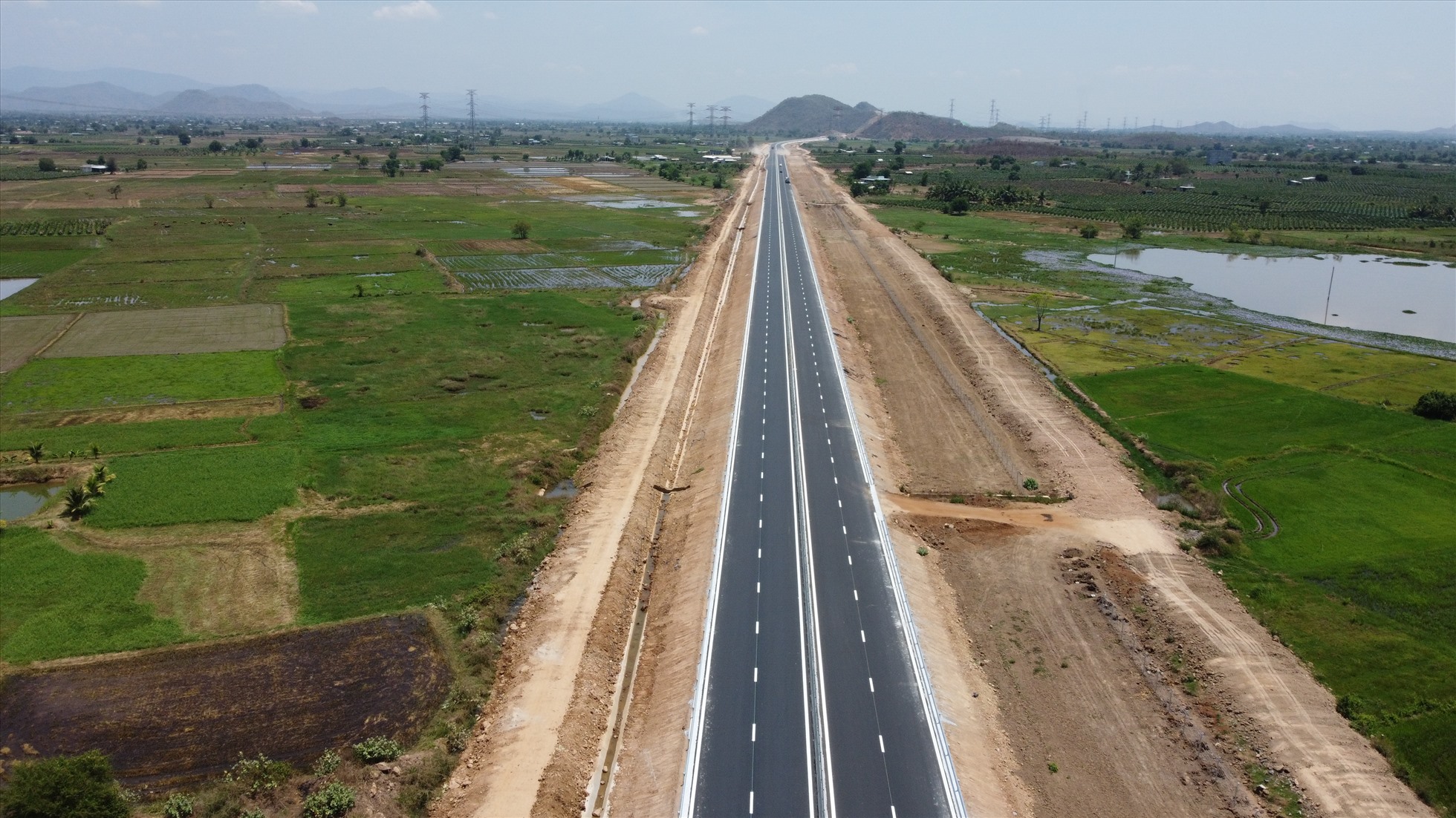 Diện mạo cao tốc Vĩnh Hảo - Phan Thiết. Ảnh: Duy Tuấn