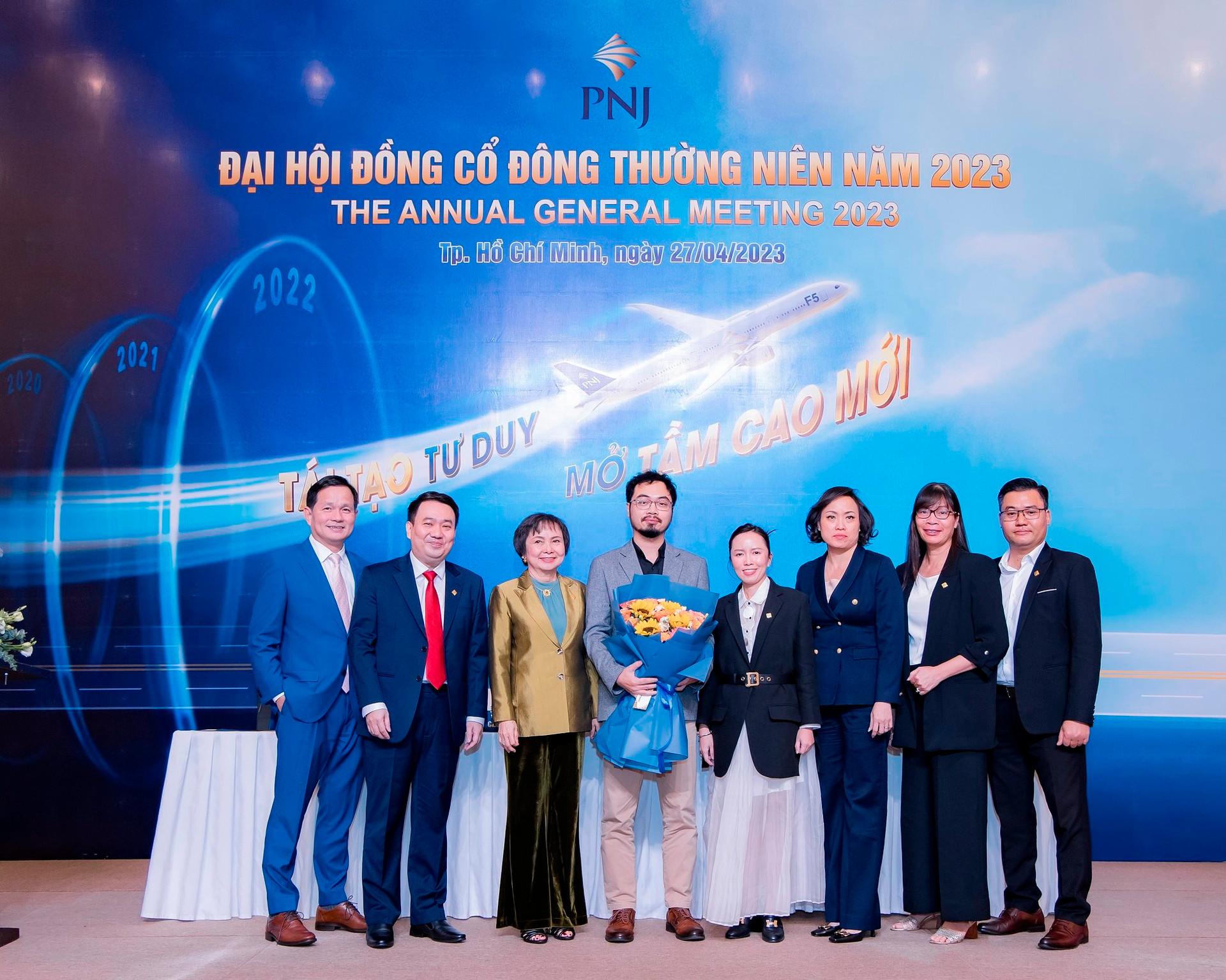 Cổ đông PNJ thông qua kế hoạch lợi nhuận 1.937 tỷ đồng năm 2023, bầu bổ sung 1 thành viên Hội đồng quản trị - Ảnh 2.