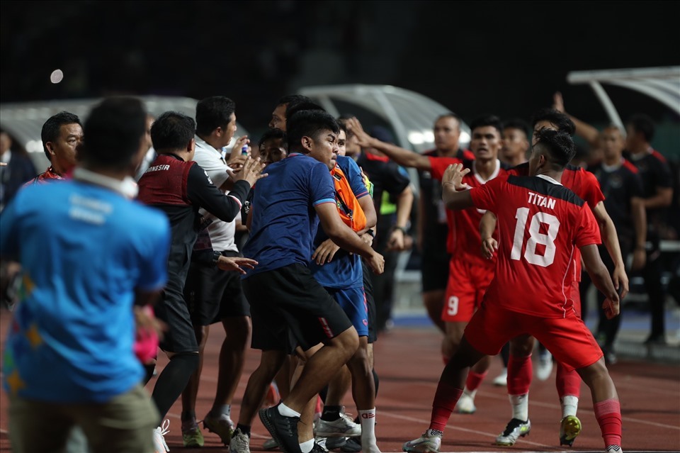 U22 Thái Lan và U22 Indonesia có thể nhận án phạt nặng sau vụ ẩu đả trong trận chung kết SEA Games 32. Ảnh: Thanh Vũ