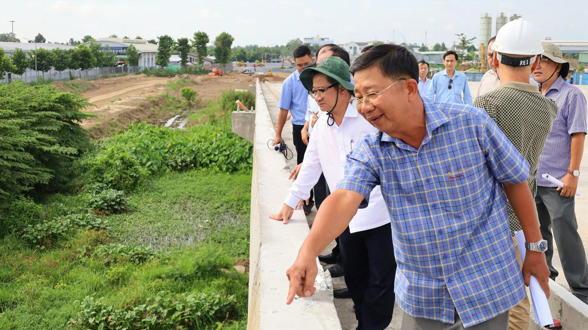 Đoàn đã đến kiểm tra trực tiếp tại công trường cầu Trần Hoàng Na và gói thầu cải tạo, nâng cấp đường Hoàng Quốc Việt, các gói thầu thuộc dự án Phát triển TP Cần Thơ và tăng cường khả năng thích ứng của đô thị gồm kiểm tra tiến độ thi công Gói thầu CT3-PW-1.11 cải tạo hệ thống thoát nước khu vực trung tâm quận Ninh Kiều.