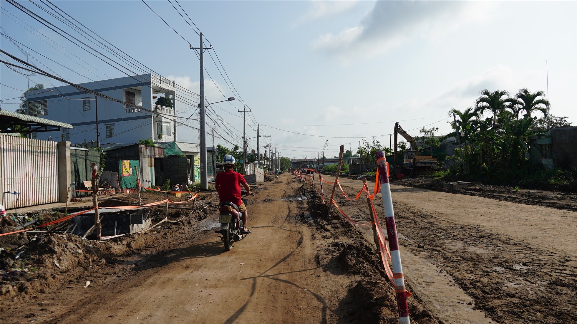 Bên cạnh đó, chỉ đạo các đơn vị thi công phải quyết tâm đôn đốc thi công đảm bảo tiến độ, hoàn thành các công trình vào mốc thời gian 2.9 là dịp kỷ niệm các ngày lễ lớn và hướng tới Kỷ niệm 20 năm TP Cần Thơ trực thuộc Trung ương. Các công trình khi thi công phải gắn với chỉnh trang đô thị nhằm tạo nên diện mạo mới, nâng cao đời sống vật chất và tinh thần của người dân.