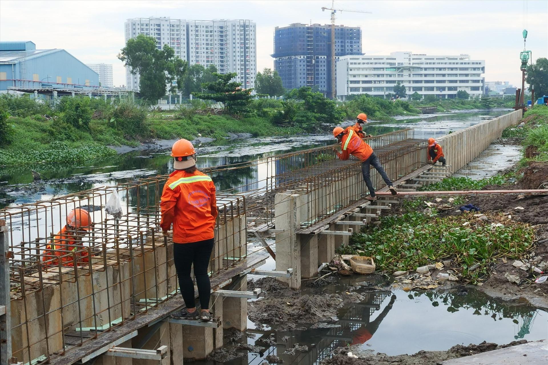 Gấp rút triển khai quá trình thi công, đẩy nhanh tiến độ hoàn thành dự án vào Lễ 30.4.2025. Ảnh: Anh Tú