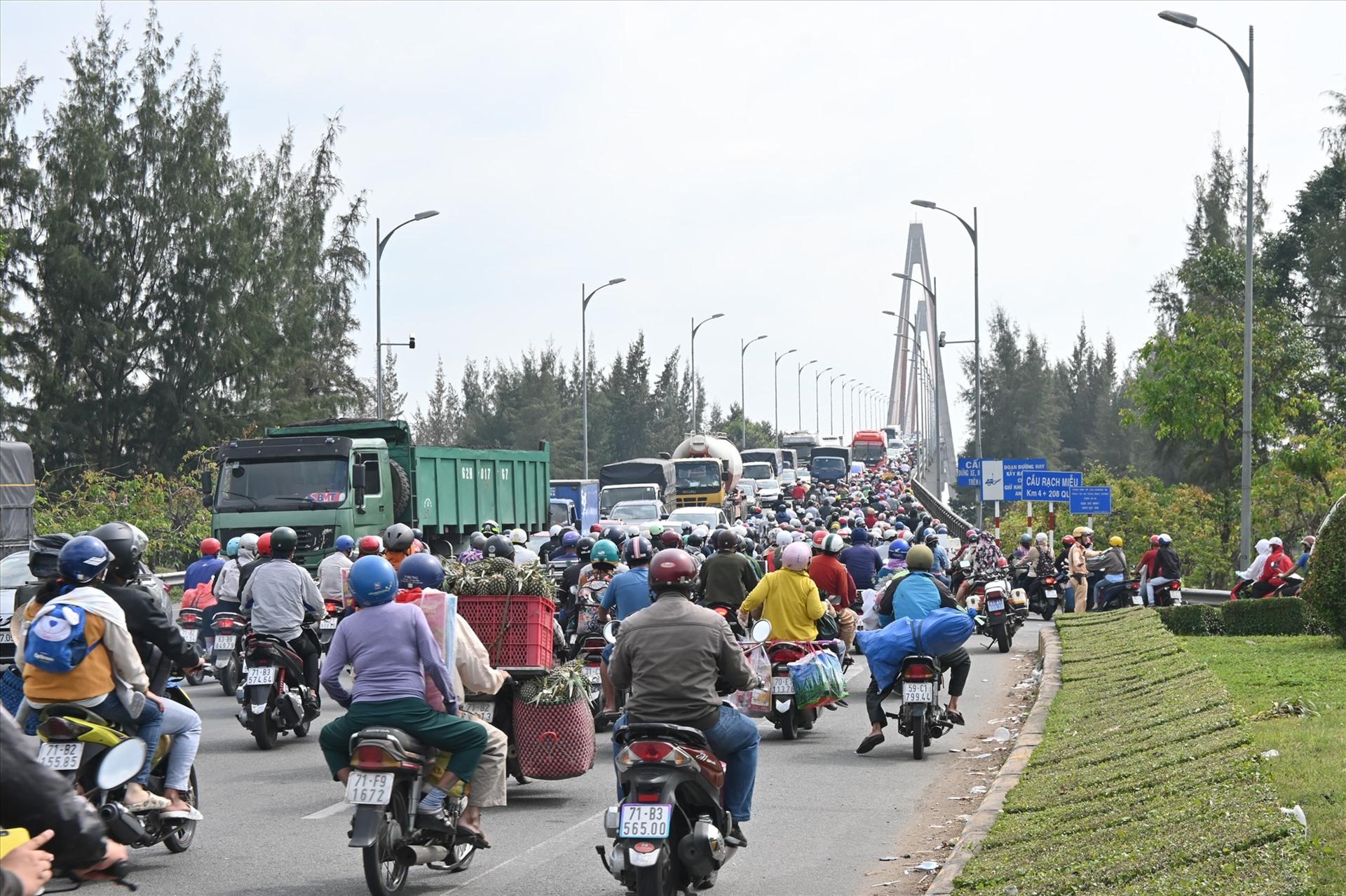 Cao tốc chưa hoàn thành đồng bộ, giao thông ở miền Tây vẫn còn điểm nghẽn