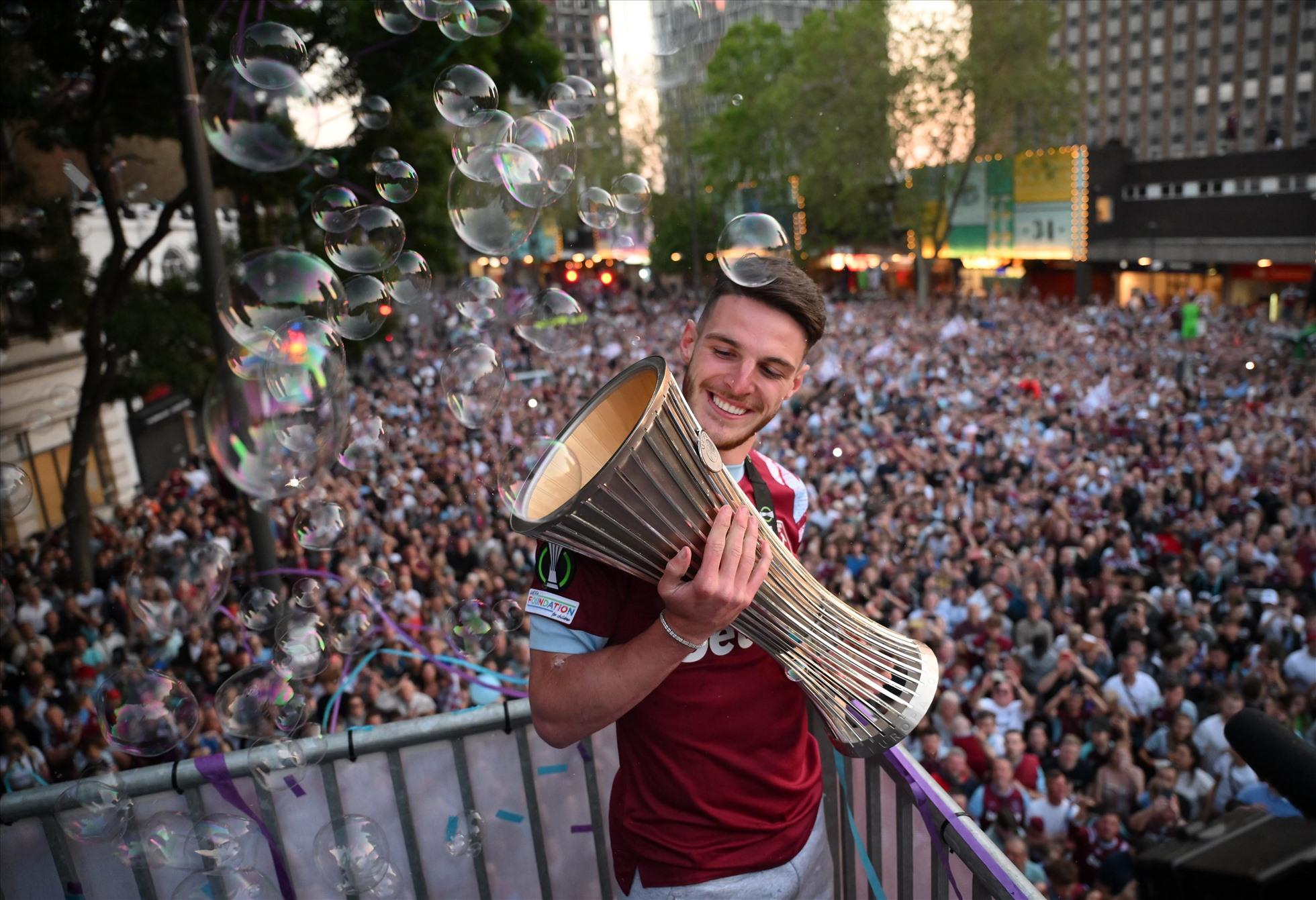 Declan Rice đang được quyền lựa chọn một bến đỗ tốt hơn. Ảnh: AFP