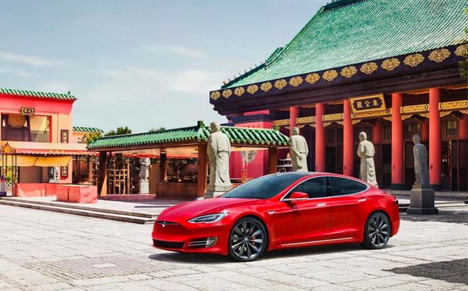 Sau gây hấn cả ngành xe Trung Quốc khiến 2 start-up suýt đổ sụp, vì đâu Tesla bất ngờ "quay xe"? - Ảnh 1.