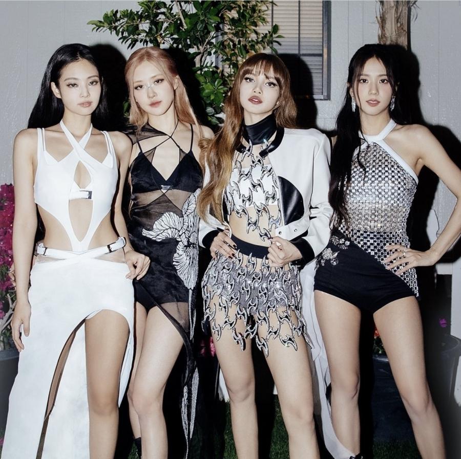 “Kiếp nạn" concert BLACKPINK tại Việt Nam: Thời gian gấp rút, “vỡ trận" mua bán vé, sân khấu dựng đúng ngày bão số 1 đổ bộ - Ảnh 7.