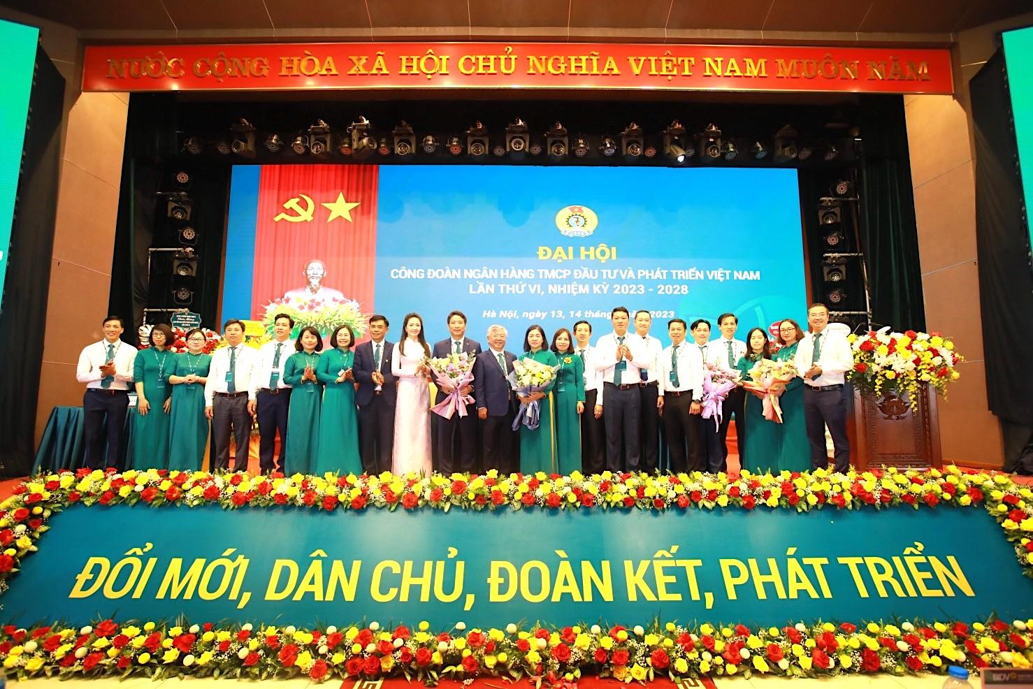 Ra mắt Ban chấp hành Công đoàn BIDV khóa VI, nhiệm kỳ 2023 - 2028. Ảnh: Phước Thảo