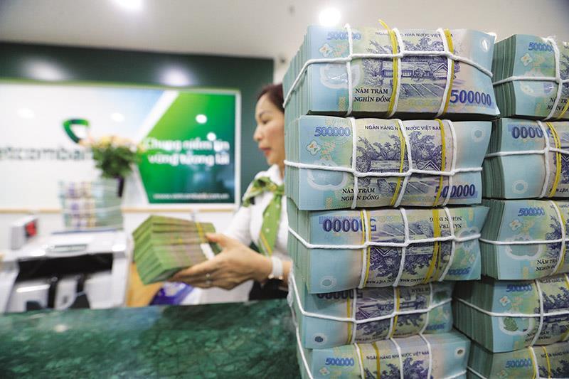 Bảng xếp hạng lợi nhuận ngân hàng: Vietcombank vẫn 'cô đơn trên đỉnh', BIDV, MB, VietinBank thăng hạng - Ảnh 1.