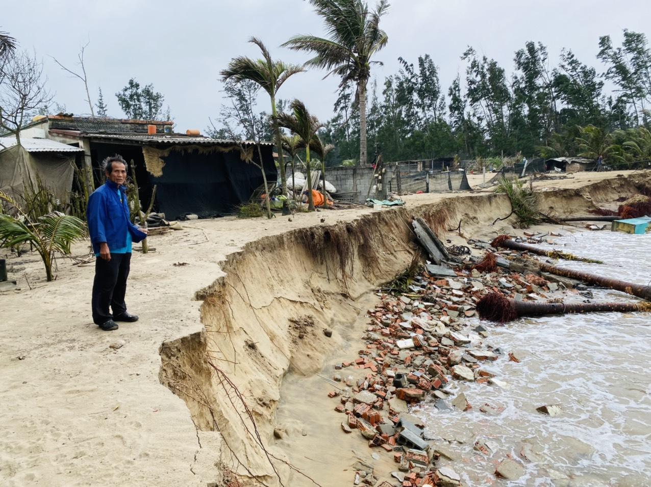 Bờ biển Cửa Đại, Hội An, Quảng Nam bị xói lở, xâm thực mạnh nhiều năm qua. Ảnh Hoàng Bin