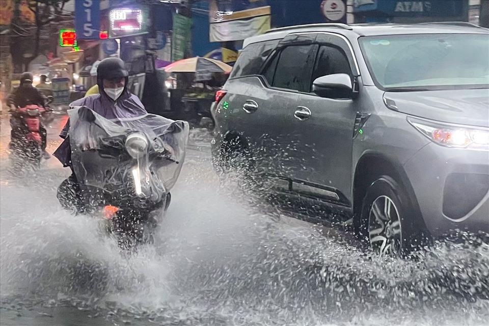 Dự báo thời tiết hôm nay 15.8: Bắc Bộ mưa rào và dông, Nam Bộ ngày nắng