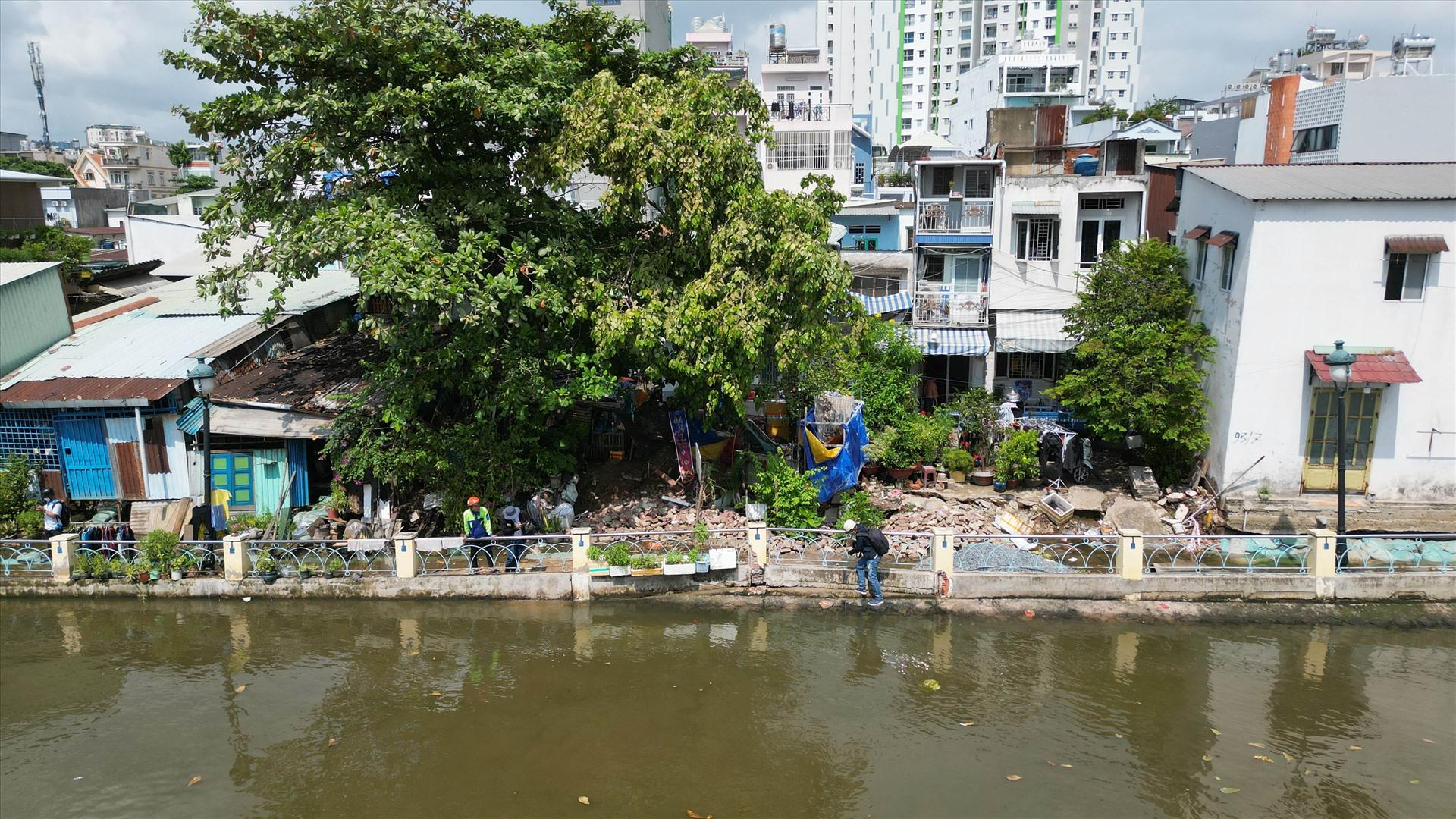 Khu vực xảy ra sạt lở. Ảnh: Hữu Chánh