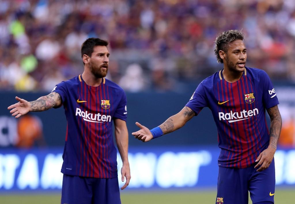 Sau cùng, Neymar vẫn mãi núp dưới cái bóng quá lớn của Messi