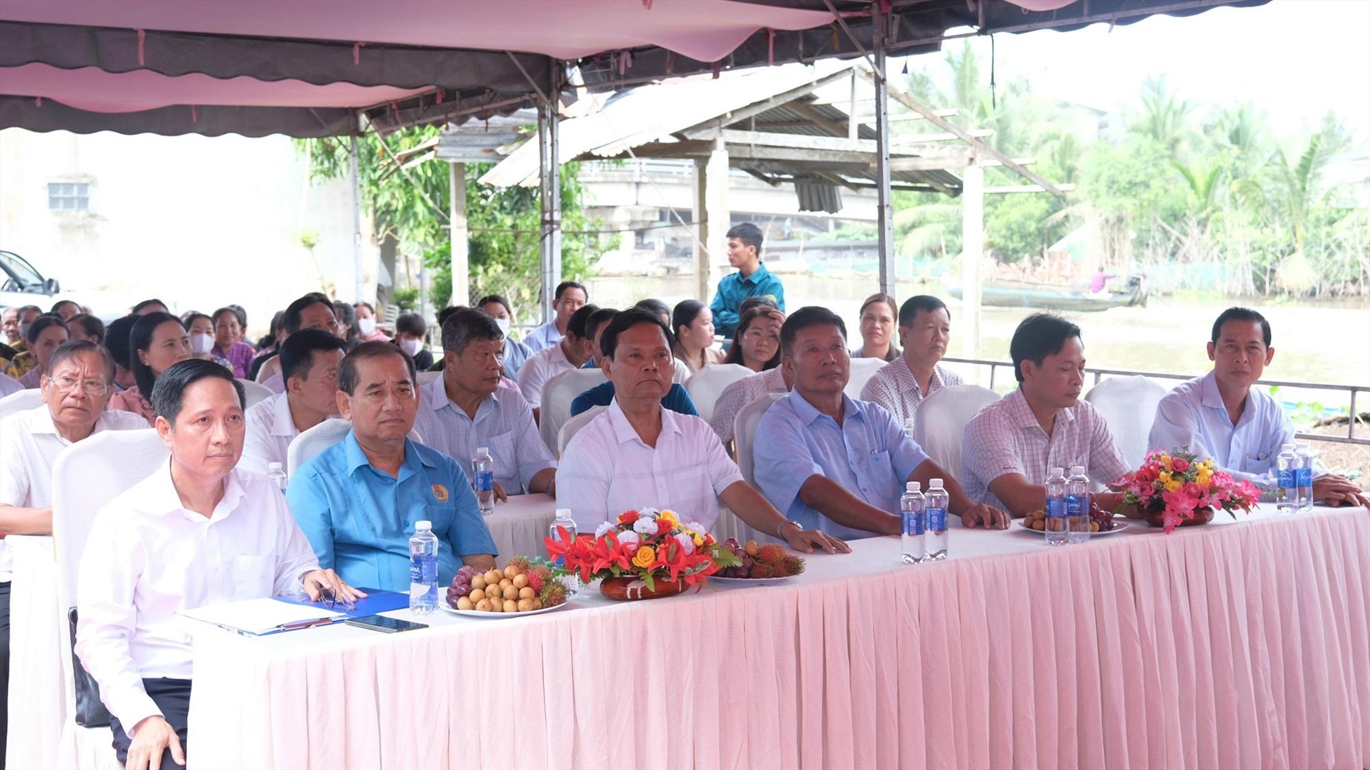 Lễ khởi công Tuyến đường kênh xáng Nàng Mau II, thị xã Long Mỹ tỉnh Hậu Giang. Ảnh: Phong Linh