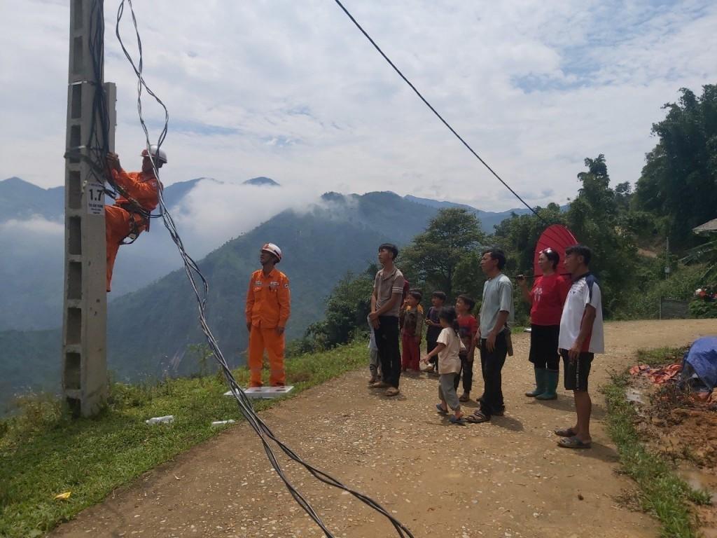 Thôn Bản Toòng (Lào Cai) có điện lưới quốc gia trước dịp lễ Quốc khánh 2/9