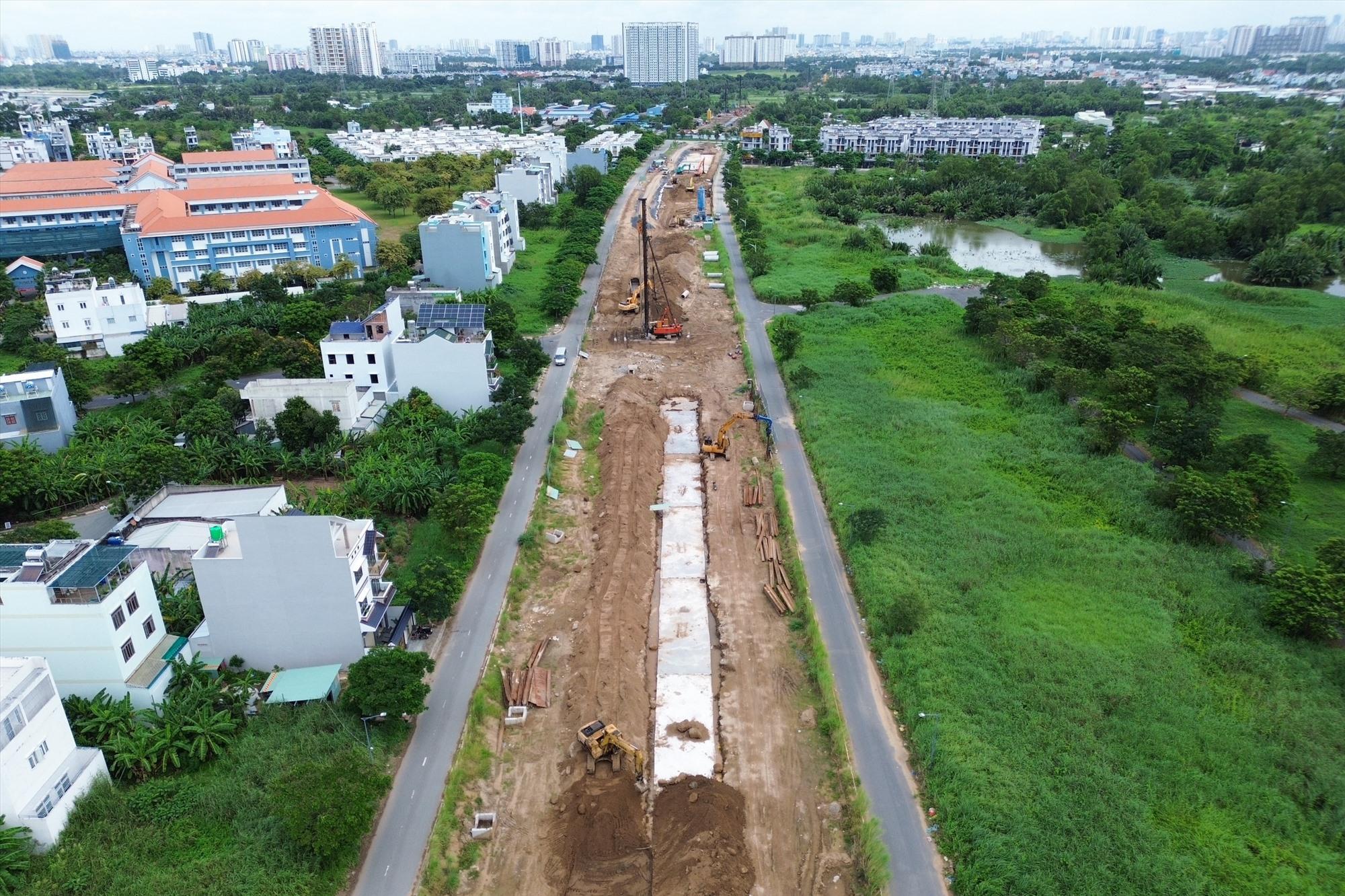 Theo Ban quản lý dự án đầu tư xây dựng các công trình giao thông TPHCM (chủ đầu tư), dự án đã khởi công các gói thầu xây lắp số 1, 2, 3, 4 (xây dựng mới đoạn song hành Quốc lộ 50).