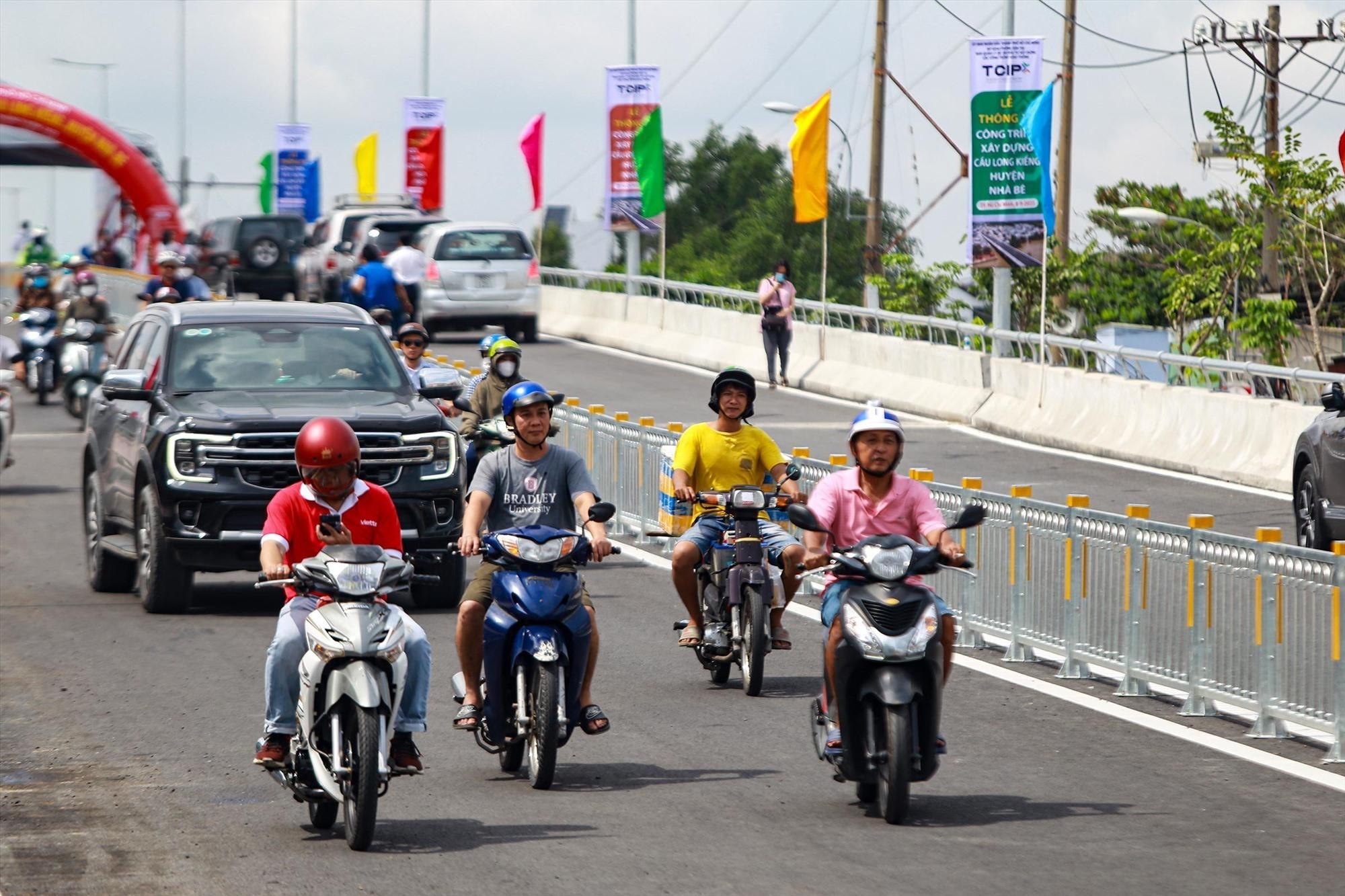 Cầu Long Kiểng hoàn thành giúp người dân ở khu vực huyện Nhà Bè đi lại thuận lợi, tăng kết nối giao thông cho phía Nam thành phố với tỉnh Long An thông qua đường Lê Văn Lương.