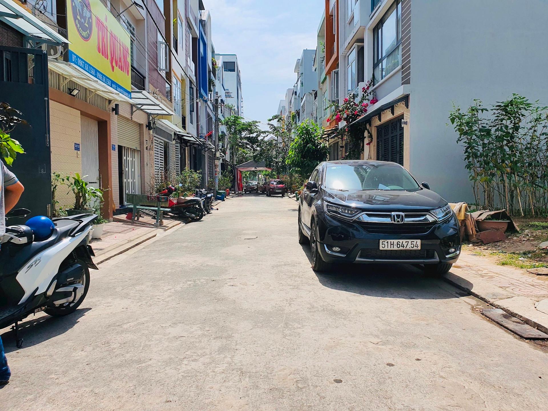 Người mua bất động sản xem hiện tại là cơ hội “dìm giá” người bán - Ảnh 1. Người mua bất động sản xem hiện tại là cơ hội “dìm giá” người bán - Ảnh 1.