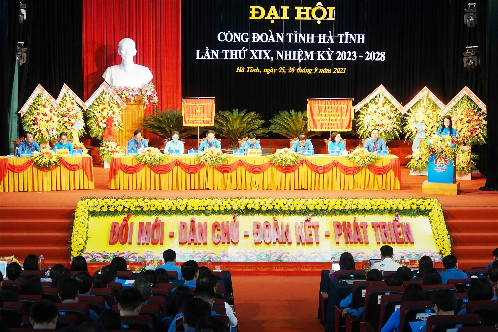 Phiên bế mạc Đại hội XIX Công đoàn Hà Tĩnh sáng 26.9. Ảnh: Trần Tuấn