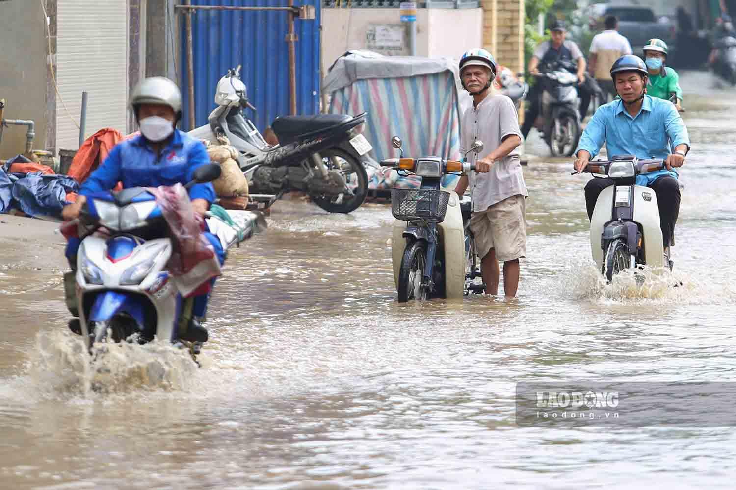 Hàng loạt xe chết máy.