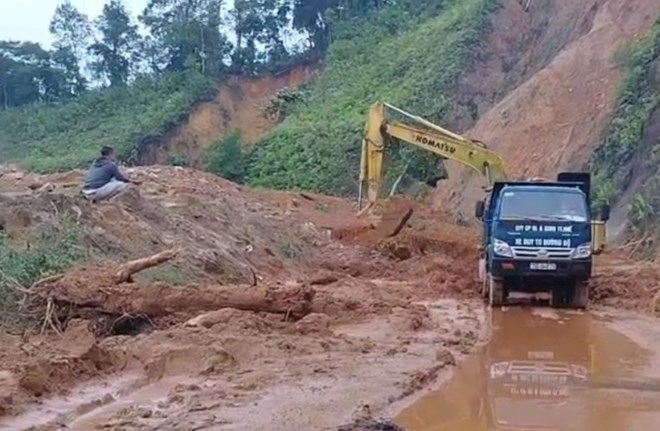 Đường Hồ Chí Minh đoạn qua Thừa Thiên Huế bị sạt lở đã được thông tuyến