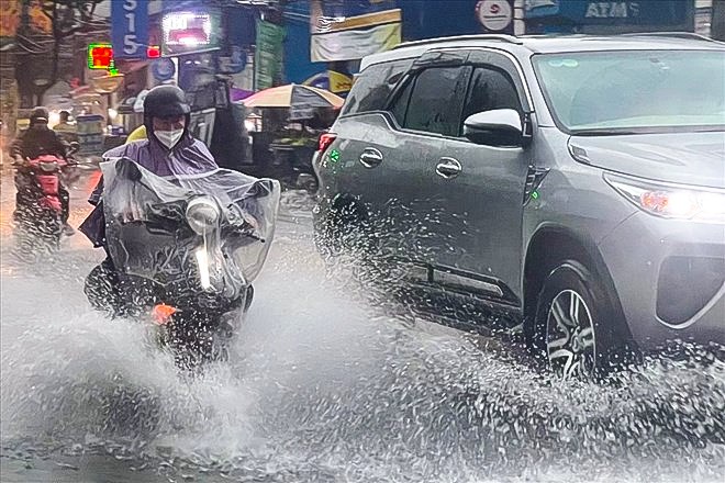 Nhiều tỉnh thành ở Tây Nguyên và Nam Bộ mưa lớn, có thể xảy ra lốc, sét